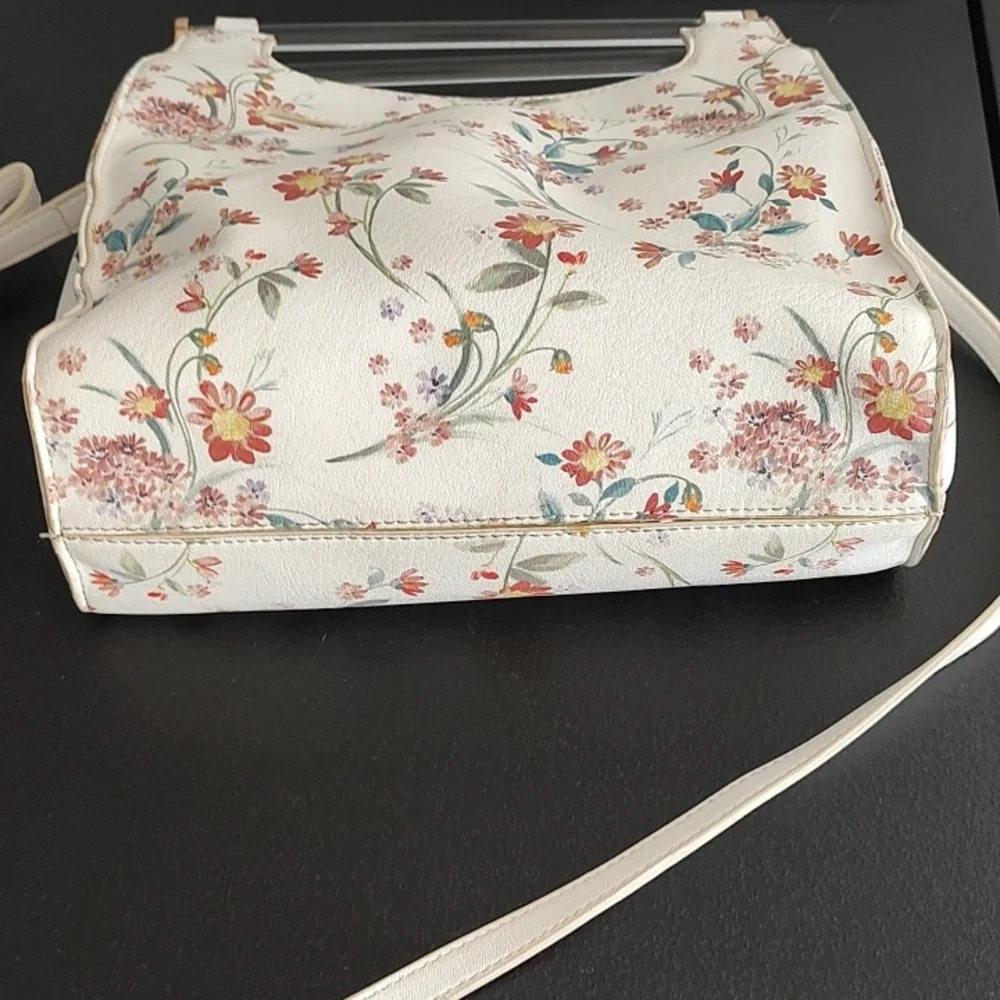 Lauren Conrad Flowered Crossbody - Picture 8 of 8